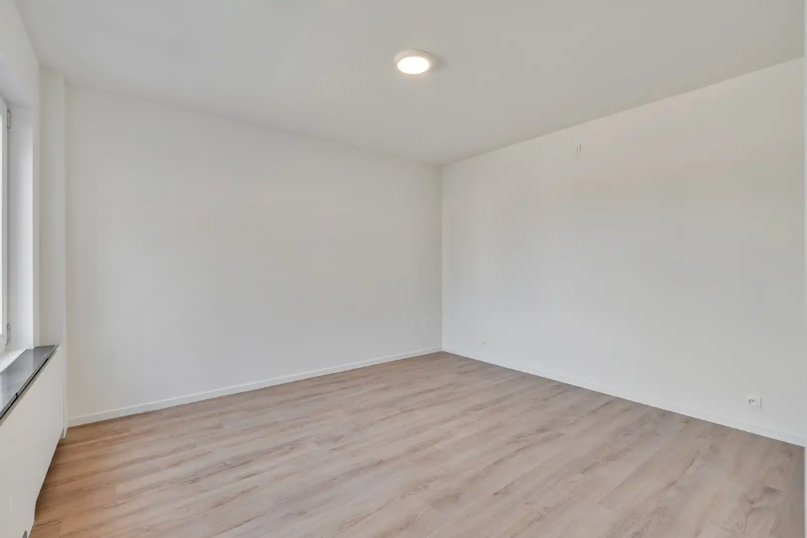 Stijlvol gerenoveerd appartement met moderne uitstraling in het centrum van Maaseik!  foto 20