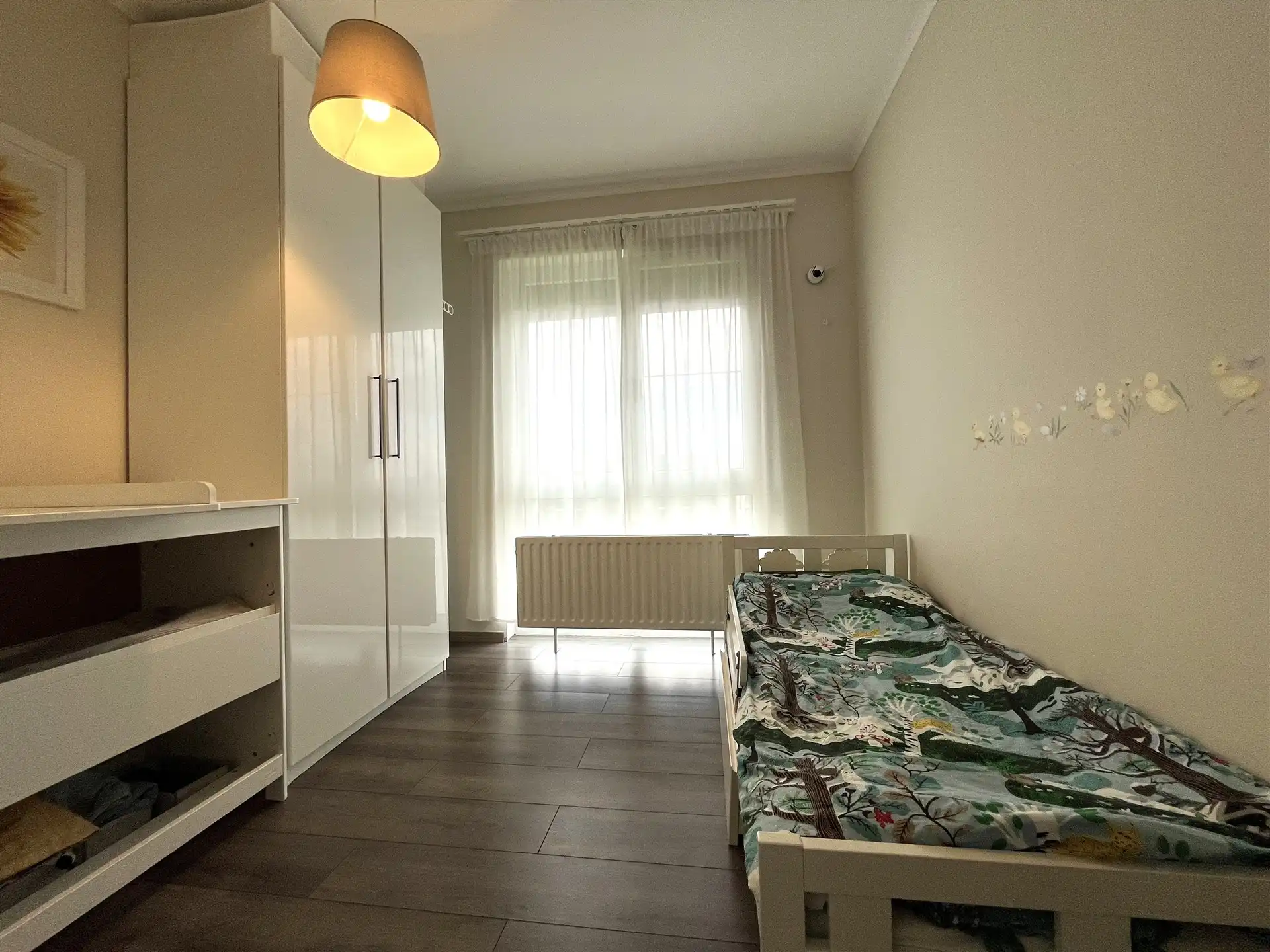 Instapklaar 2 slaapkamer appartement + autostaanplaats foto 6