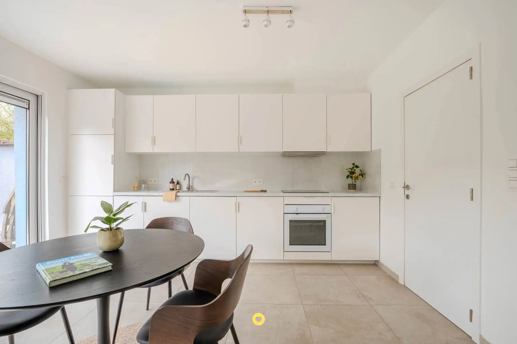 Energiezuinige gelijkvloerse studio met zonnige tuin in Wilrijk foto 5