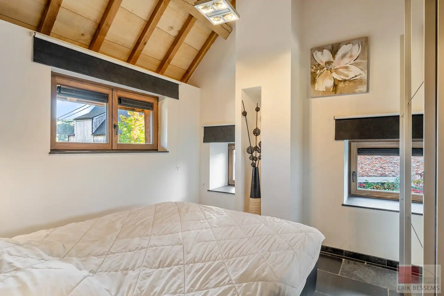 Indrukwekkend en uiterst charmant vakwerk landhuis, Veurs 31 te Sint-Martens-Voeren hartje Voerstreek. foto 30