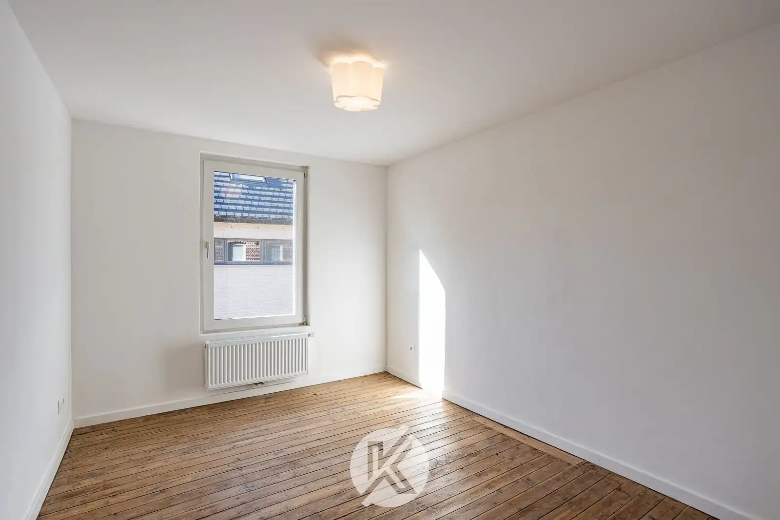 Gerenoveerde woning in een rustige straat foto 17