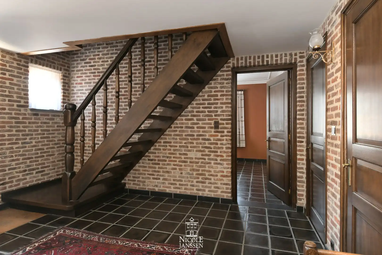 Ruime gezinswoning op een royaal perceel in een rustige omgeving  foto 2