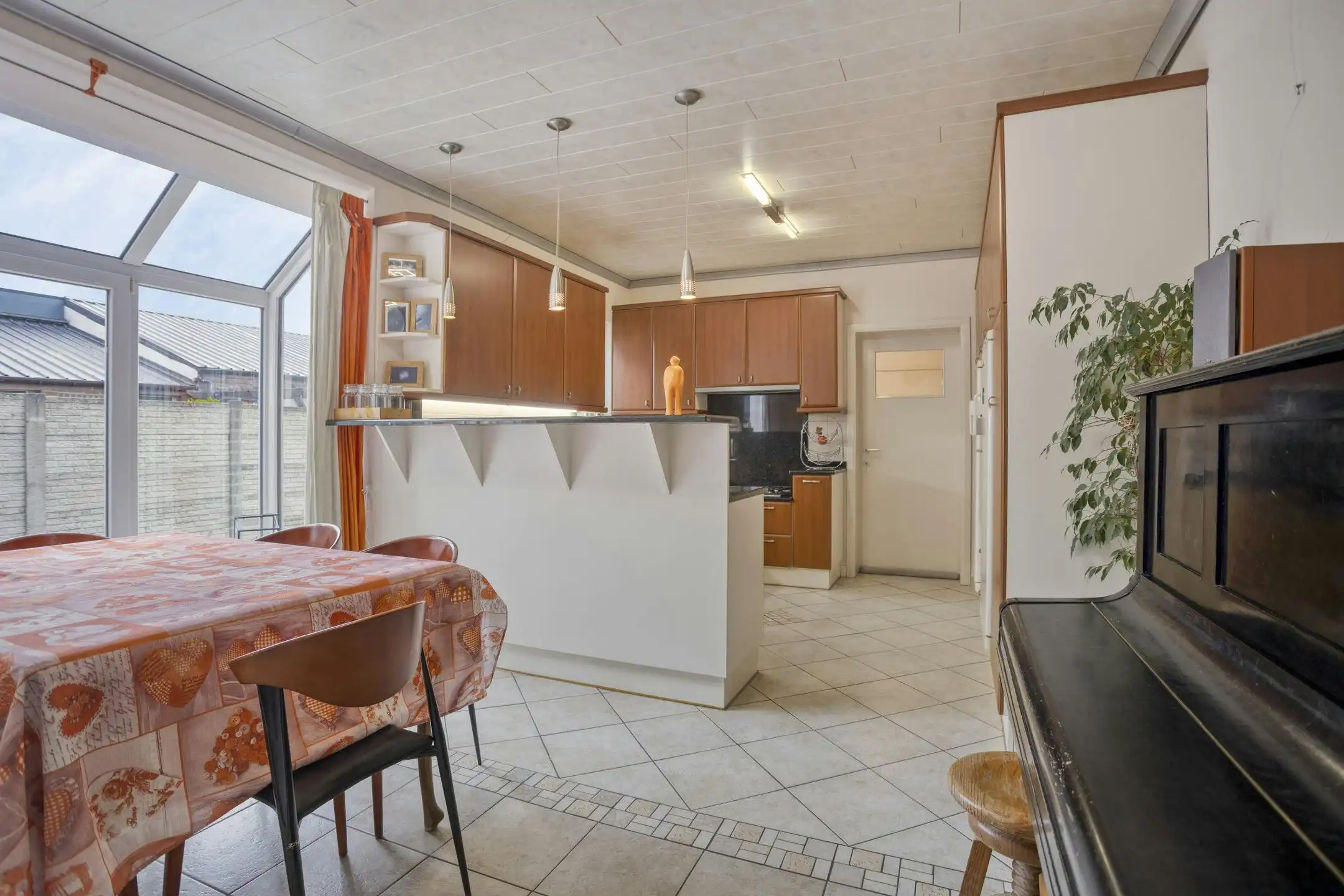 Woning met magazijn en 70 m² polyvalente ruimte in Dilsen foto 8