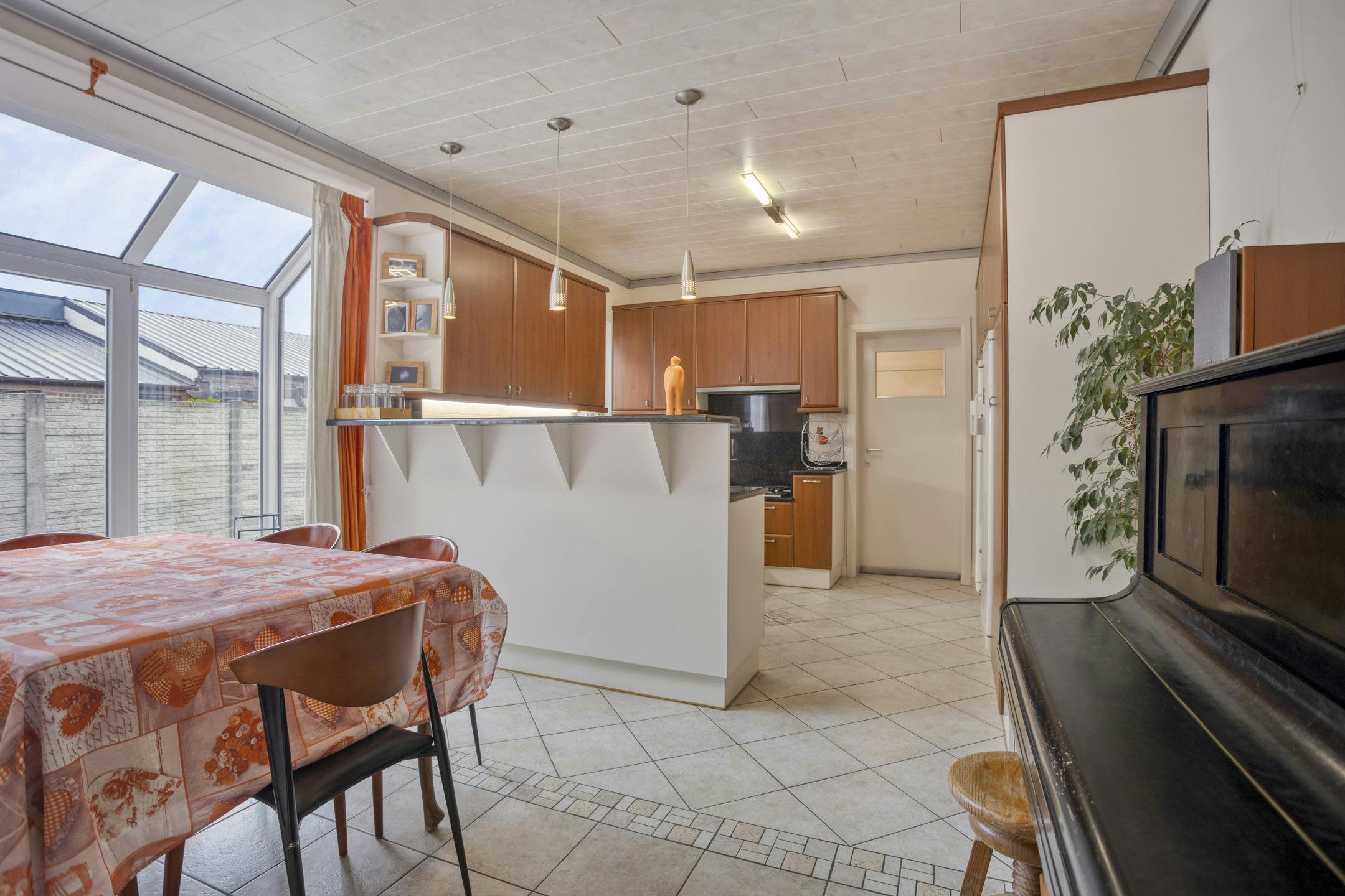 Riante, goed onderhouden woning te koop op verbindingsweg in Dilsen foto 5