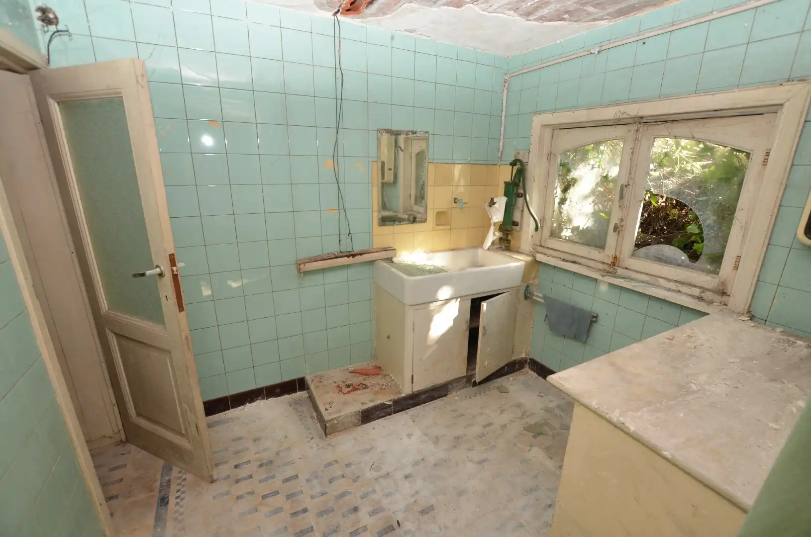Te renoveren woonhuis foto 13