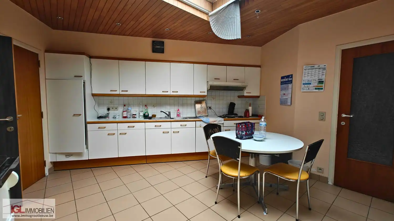 Handelspand op topliging met optimale zichtbaarheid langsheen Bergensesteenweg met veel parking en twee woongelegenheden! foto 10