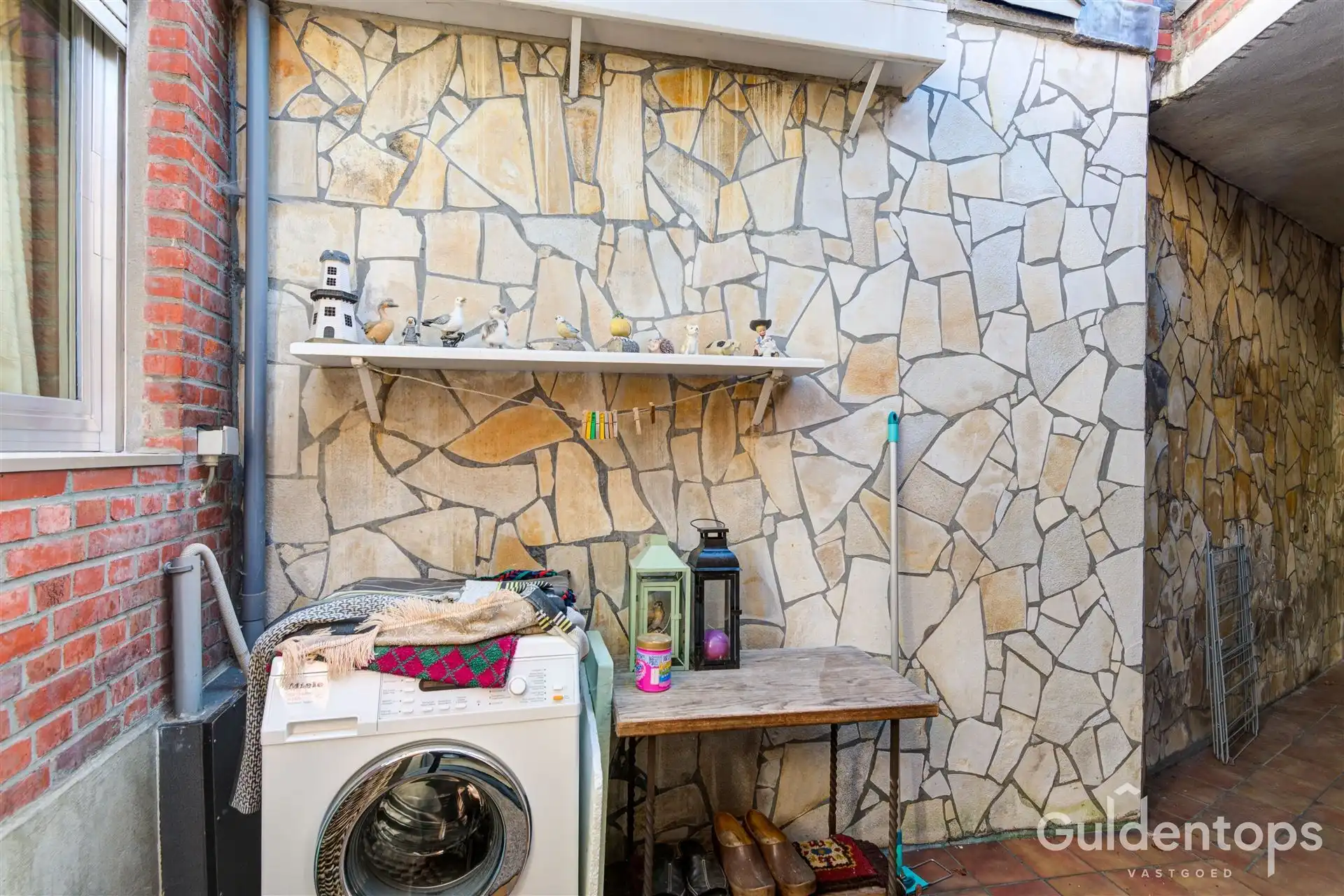 Zeer goed gelegen rijwoning foto 32