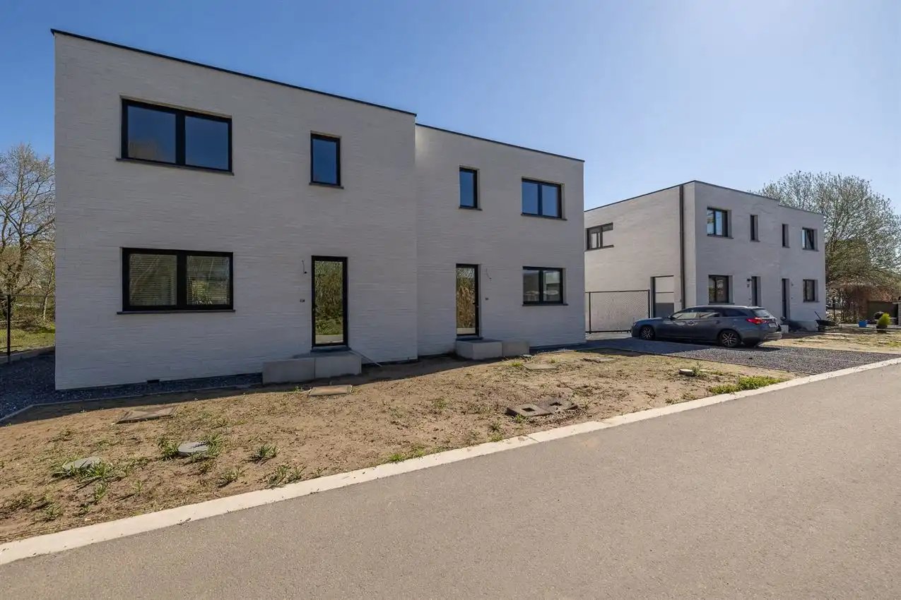 Instapklare nieuwbouwwoning met 3 slk foto 37