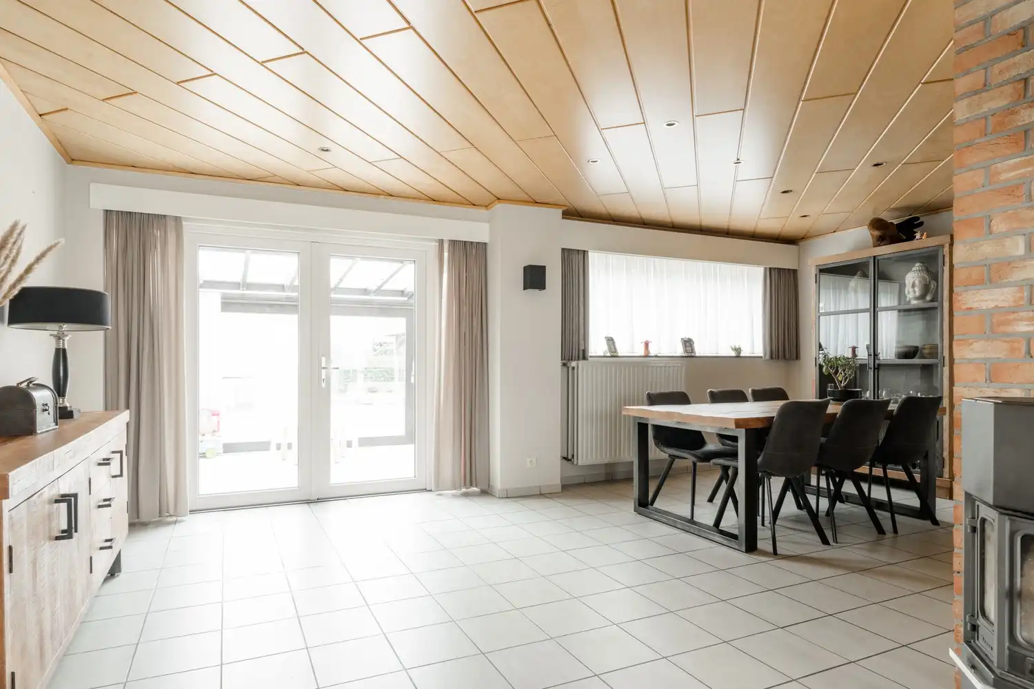 Instapklare  gezinswoning op ruim hoekperceel van 784 m² foto 9