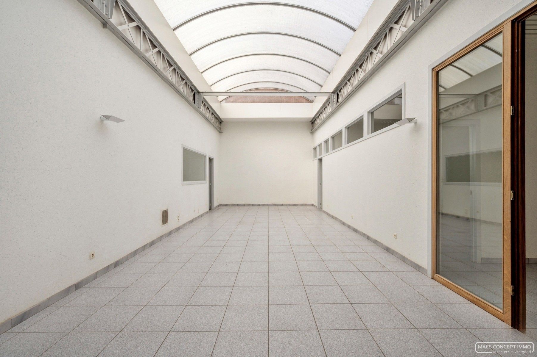 Magazijn te huur vlak aan station van Anzegem foto 8