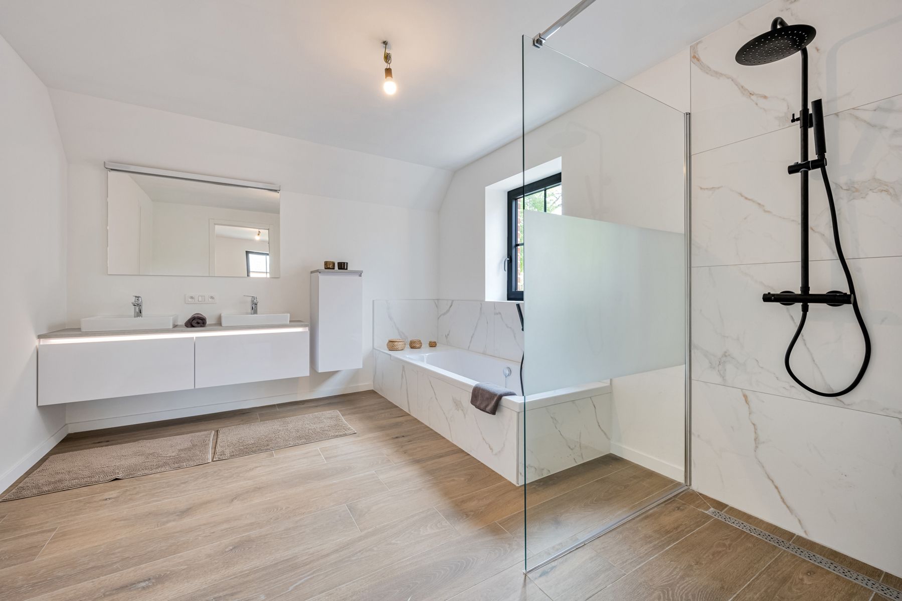 Riante nieuwbouwwoning instapklaar 4 slaapkamers! foto 12