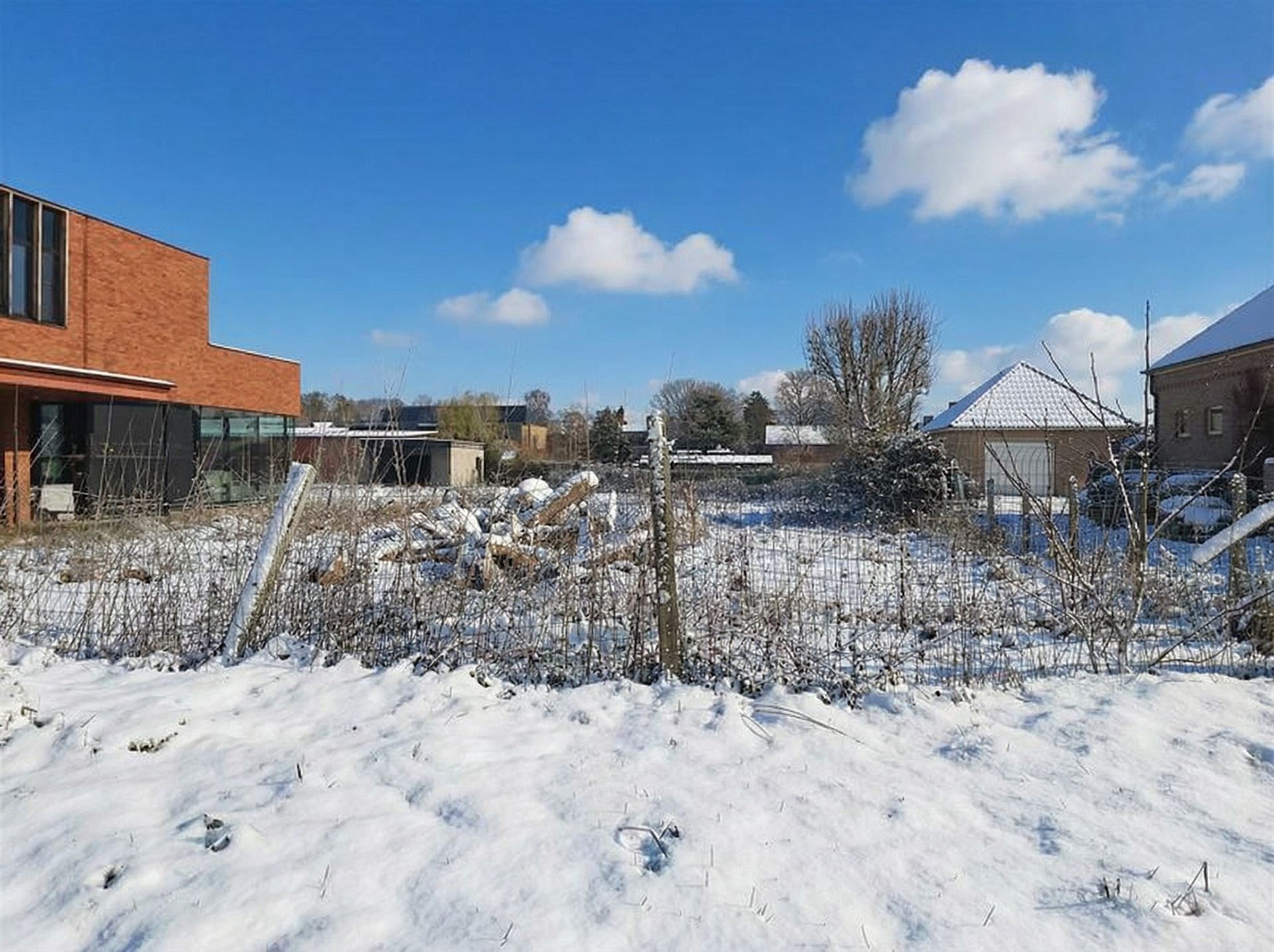 Perceel grond van 9a24ca te koop in het rustige Opgrimbie!  foto {{pictureIndex}}