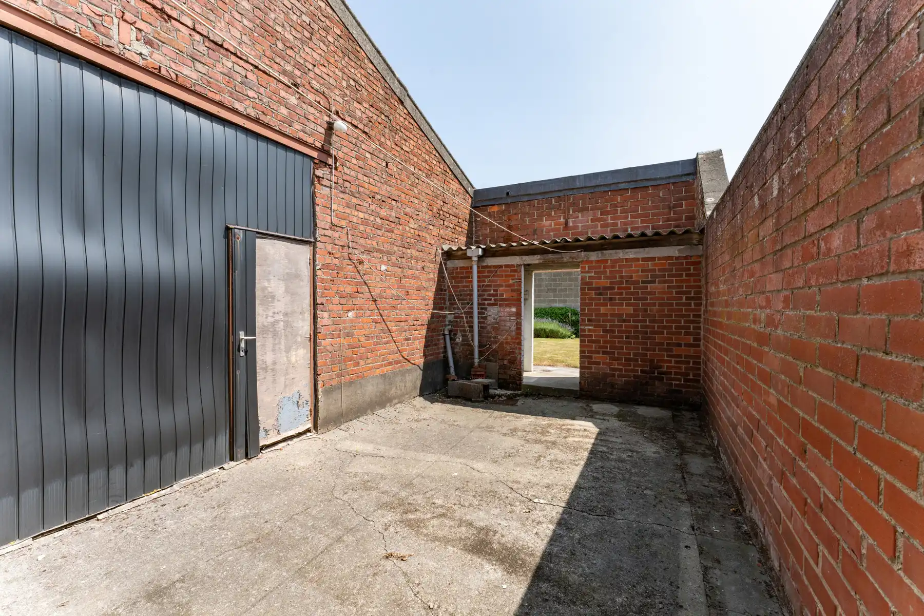 Statige woning met ruime loods foto 23