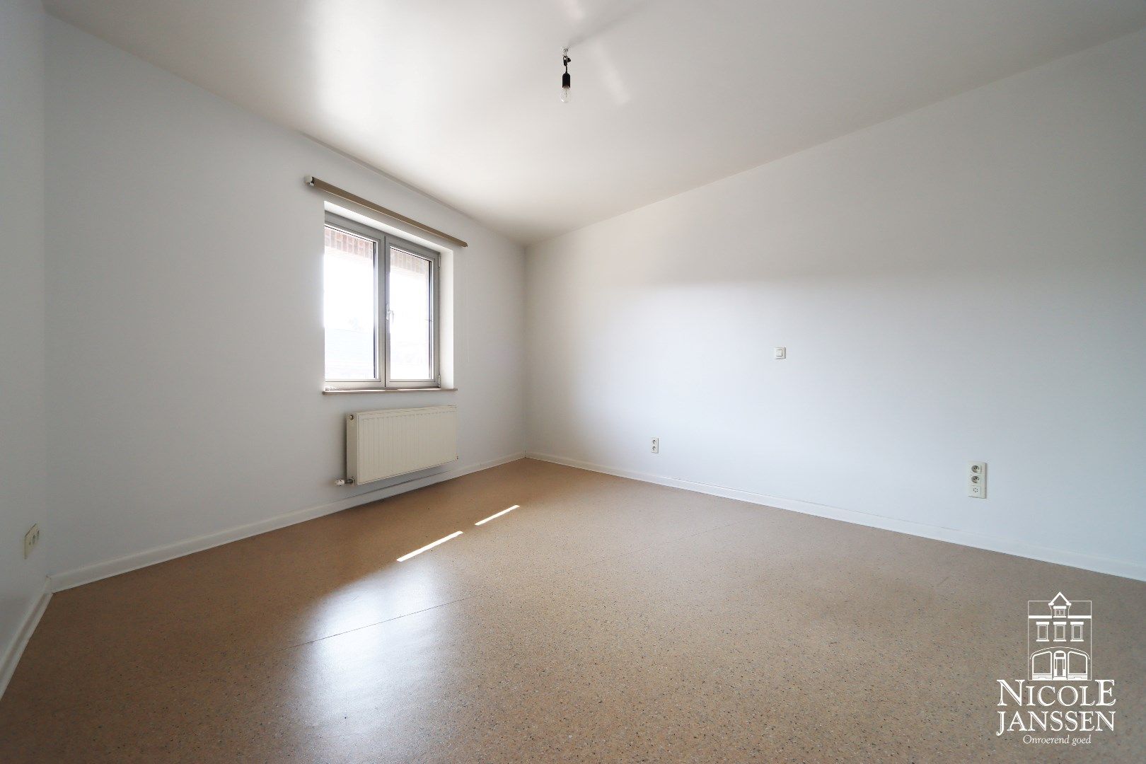 Verzorgd appartement van 135 m² op de eerste verdieping met autostandplaats en kelder foto 13