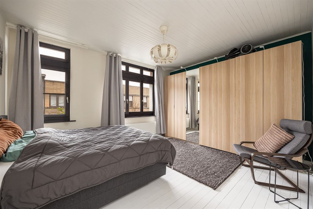 Gerenoveerde woning met zonnige tuin op toplocatie foto 14