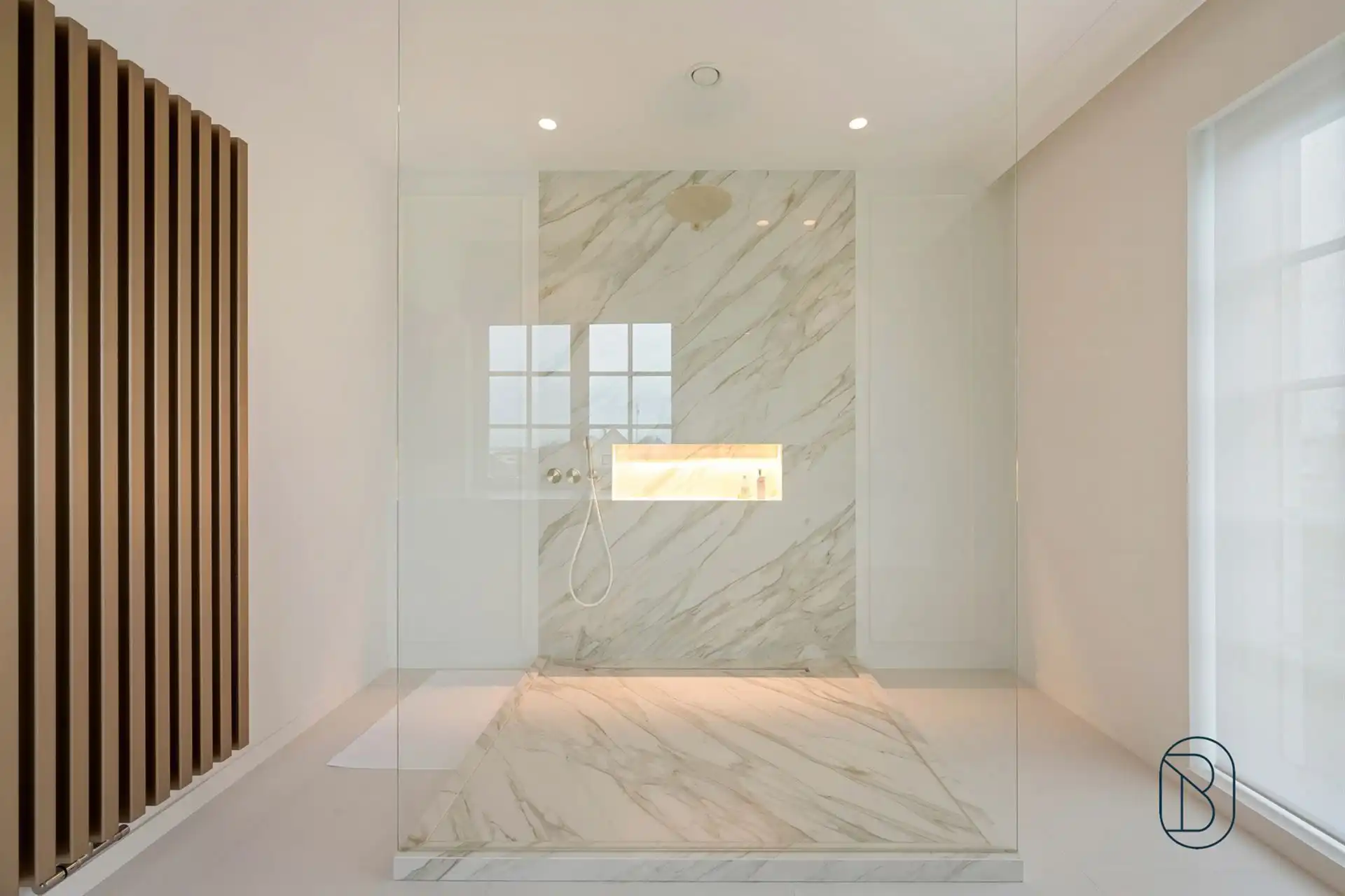 Prachtig afgewerkte franse villa met bijgebouw en zwembad foto 35