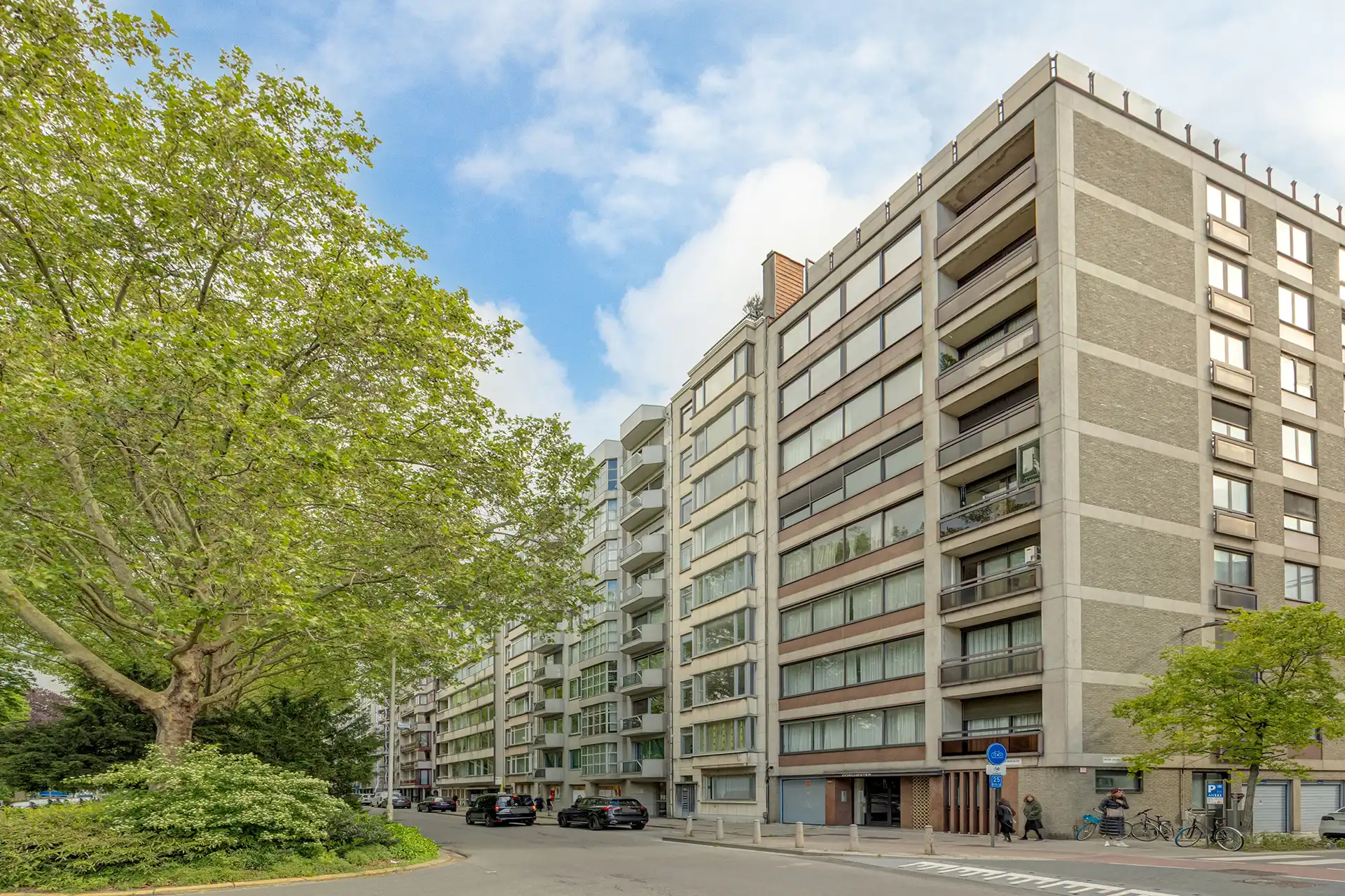 Instapklaar appartement met 2 slpk's + bureau met parkzicht foto 19
