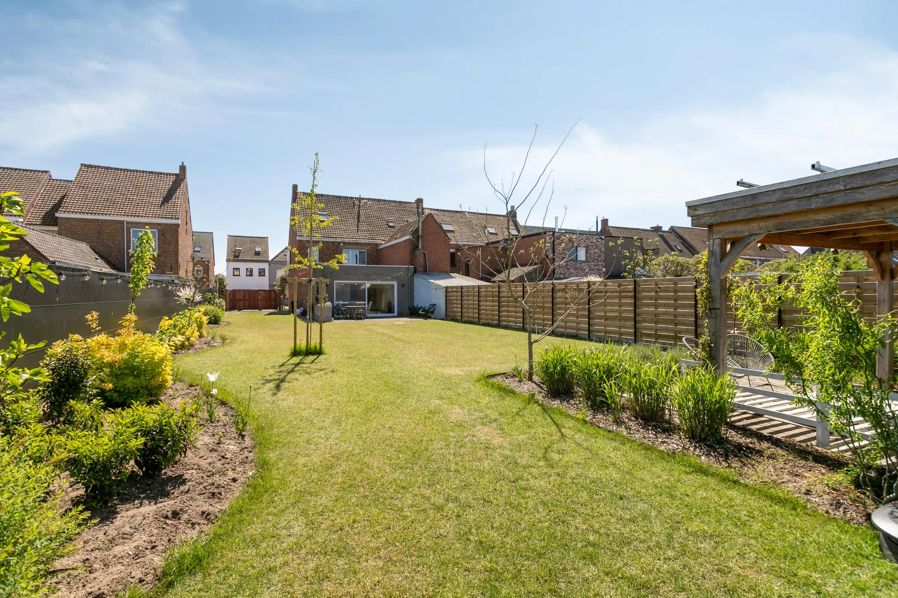 Volledig gerenoveerd huis te Waregem met aangename tuin foto 22