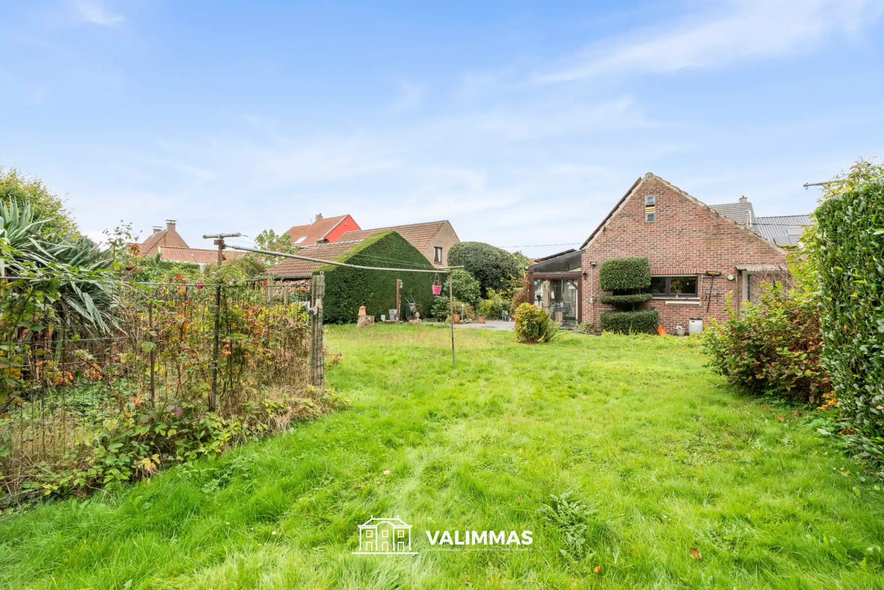 Charmante en instapklare woning met garage en mooie tuin... foto 12