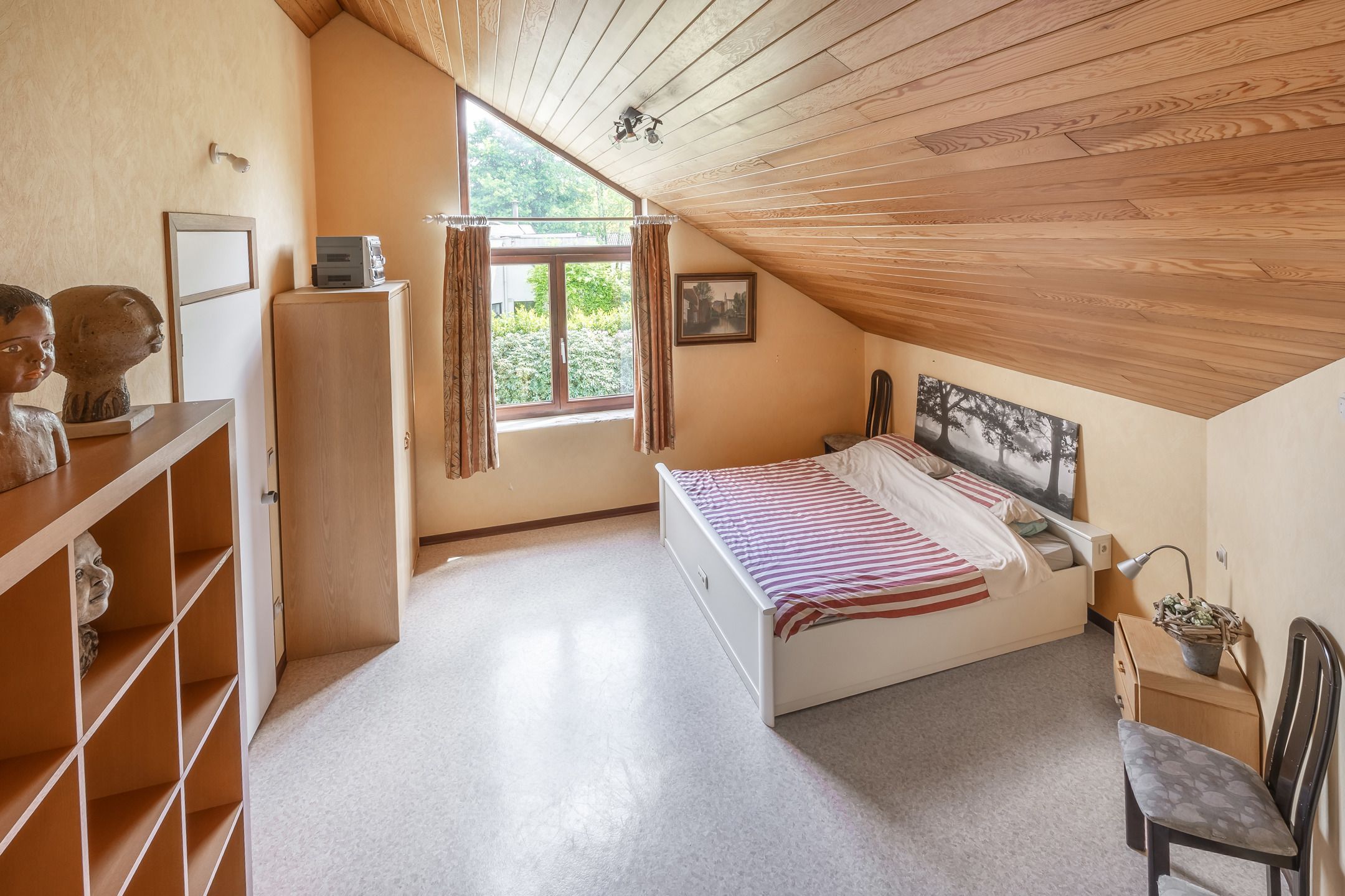 Architecturale gezinswoning met atelier en weids uitzicht foto 16