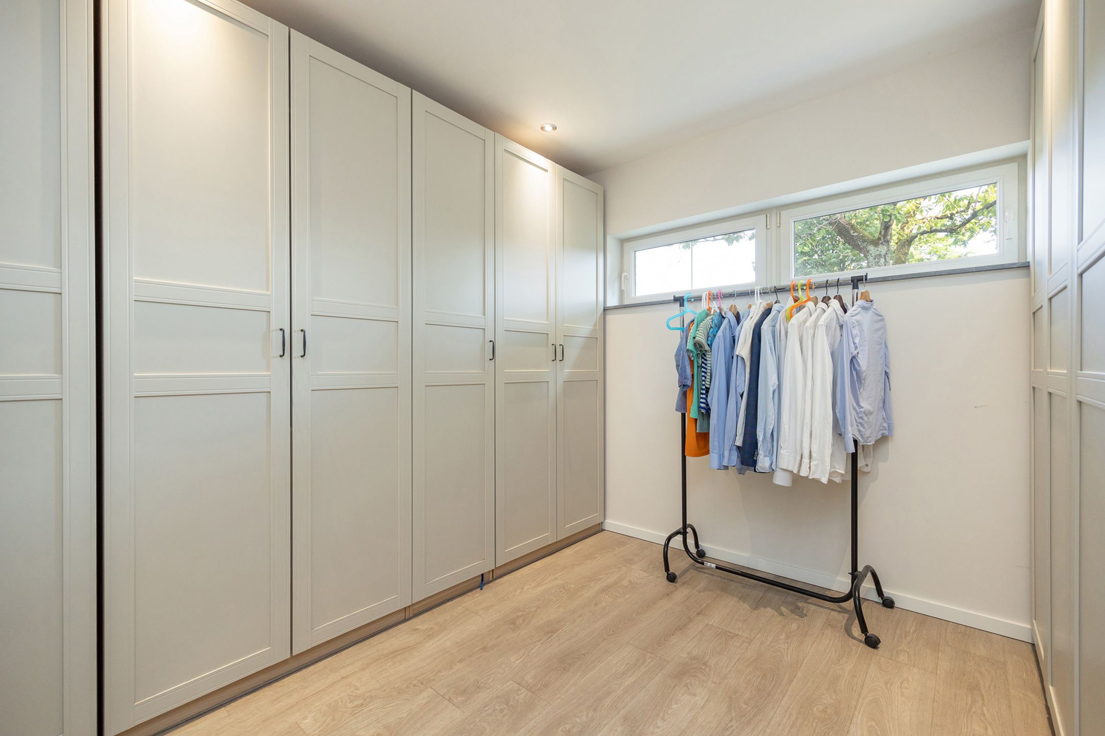 Vrijstaande gelijkvloers woning met ruime tuin en parking foto 12