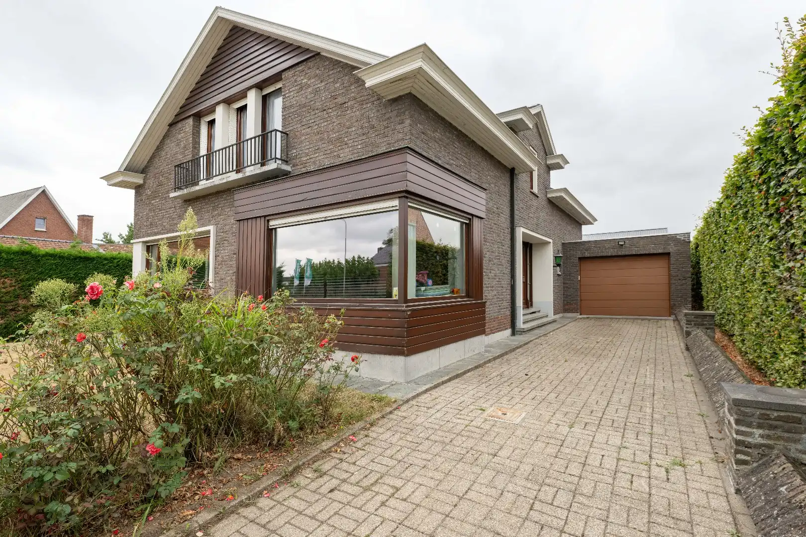KARAKTERVOLLE ALLEENSTAANDE WONING MET 5 SLAAPKAMERS EN TUIN foto 29