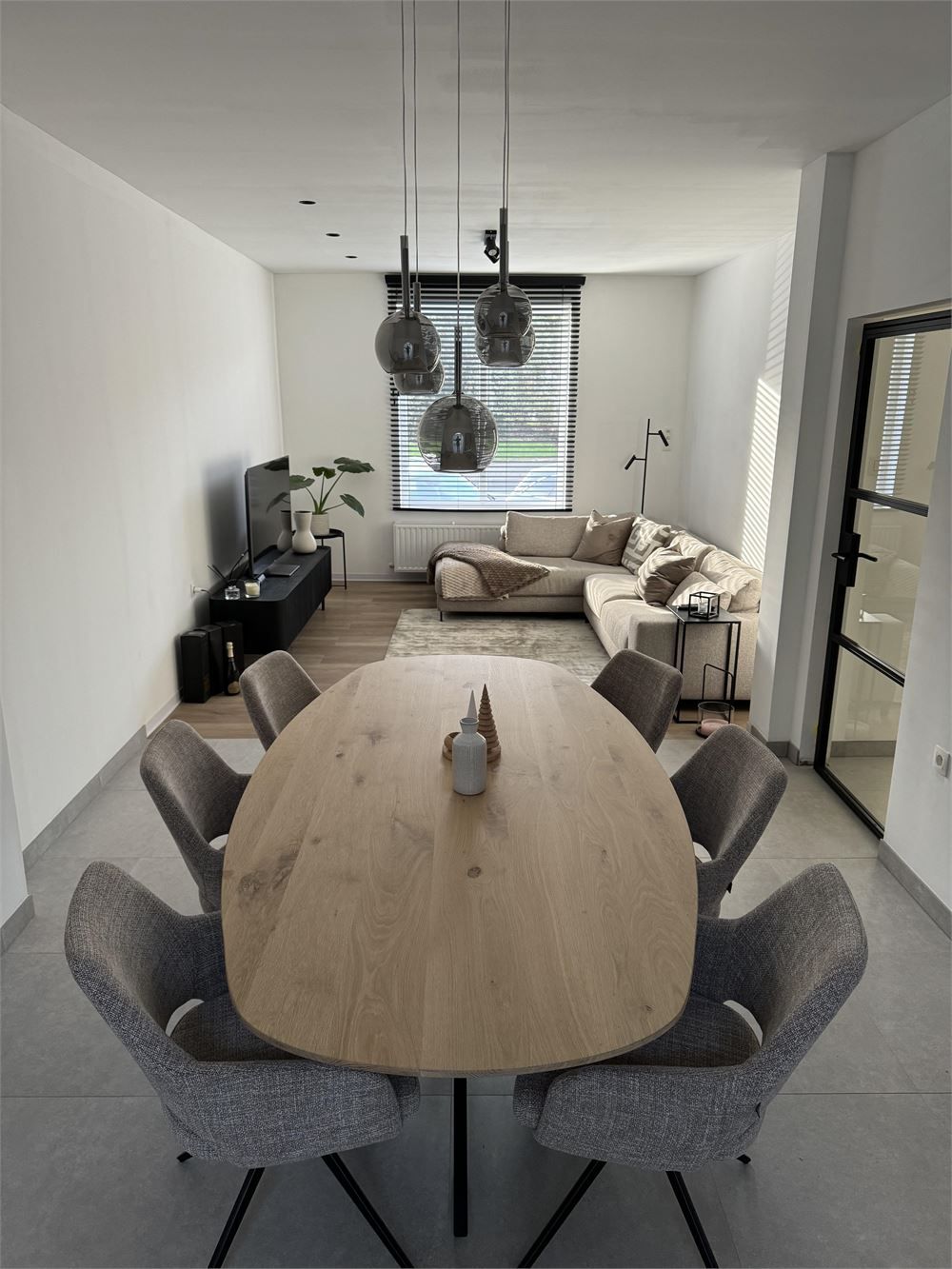 Recent volledig gerenoveerde rijwoning foto 2