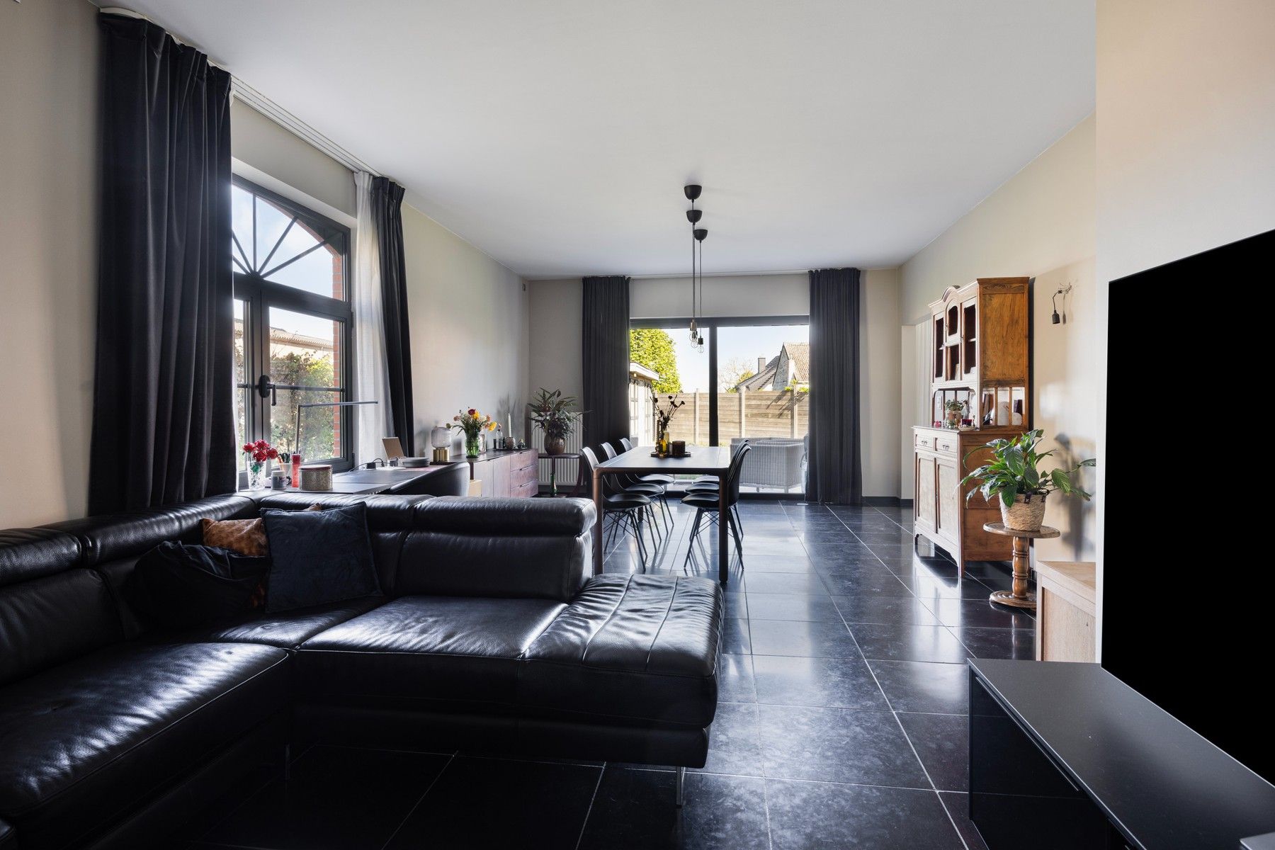 Gelijkvloersappartement met terras en kleine tuin foto 4