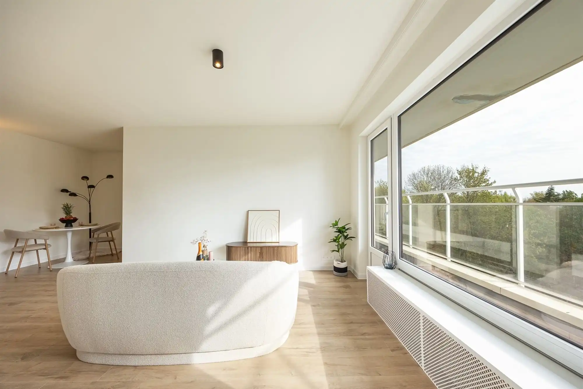 Volledig gerenov. app. met 2 slpkmrs. en terras te Pulhof foto 23