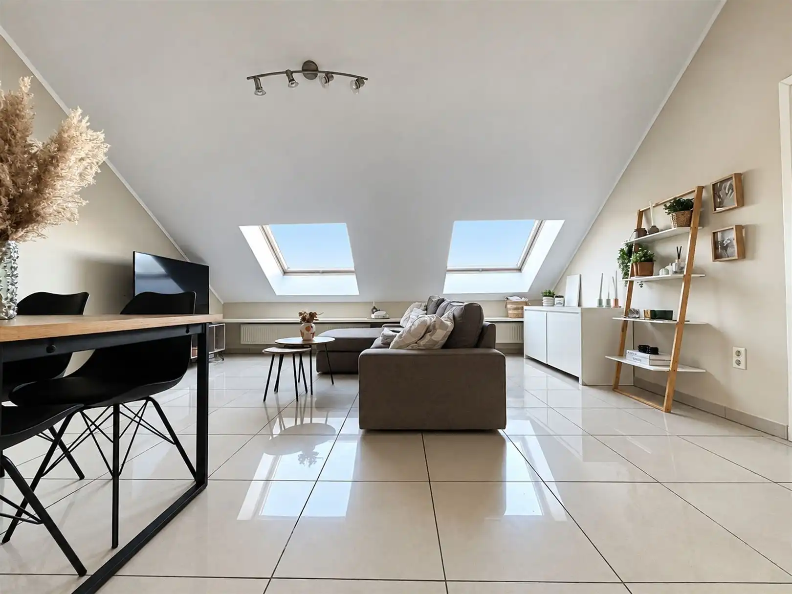 Appartement foto {{pictureIndex}}