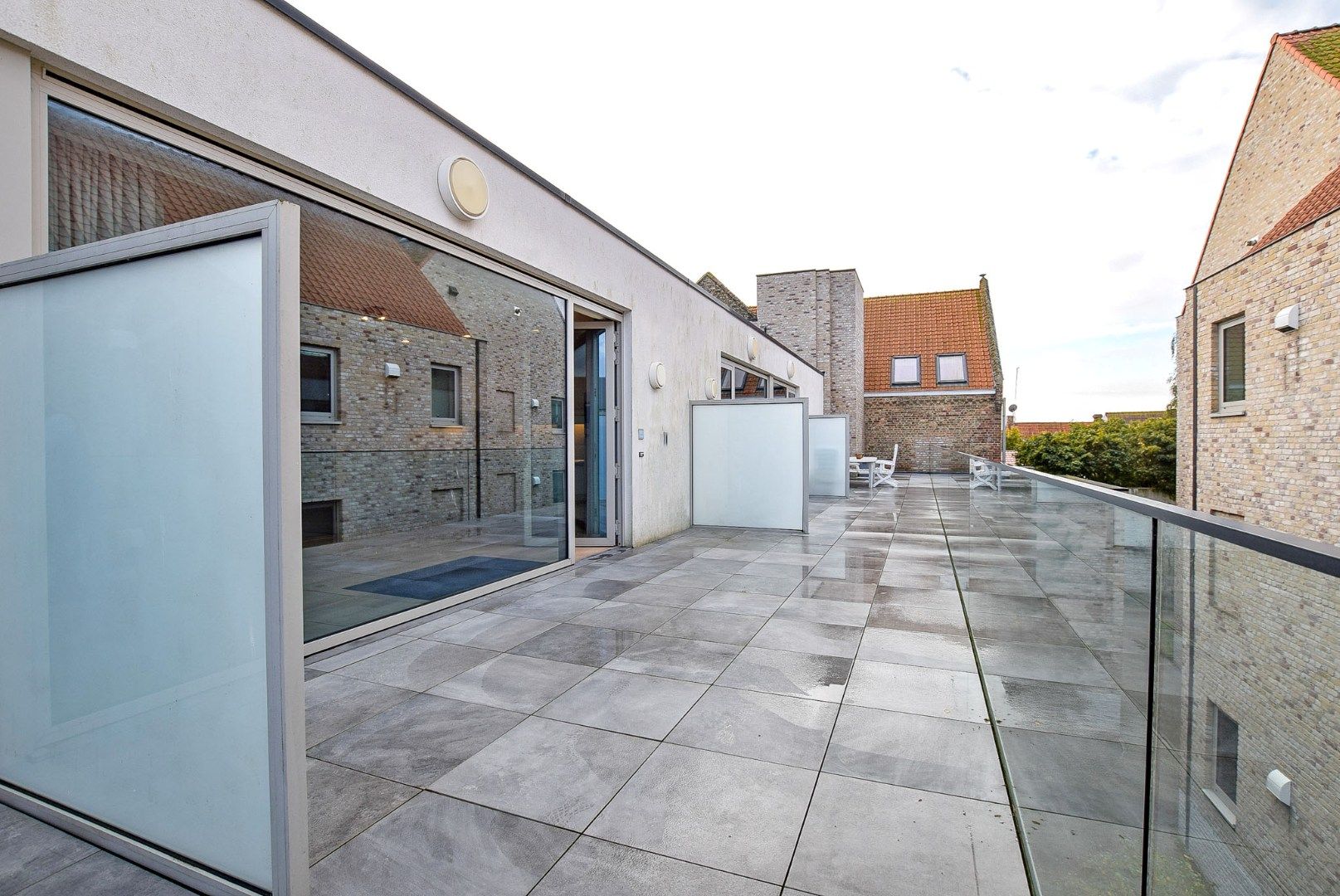 Uiterst goed onderhouden assistentieflat (55m² + 11m² terras) met 1 slaapkamer te Nieuwpoort.  foto 11