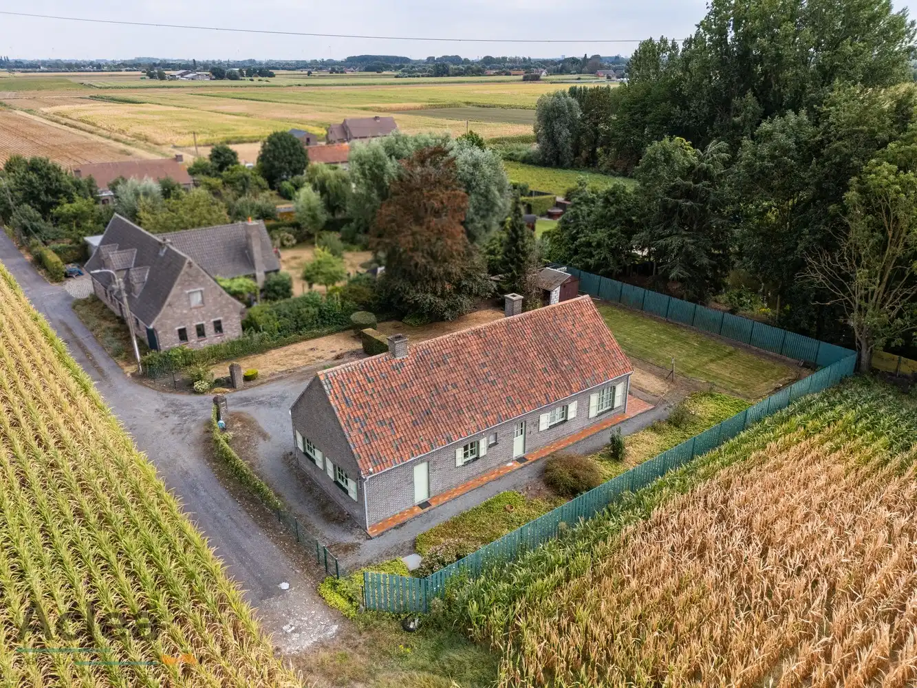 Te renoveren open bebouwing met landelijke ligging foto 33