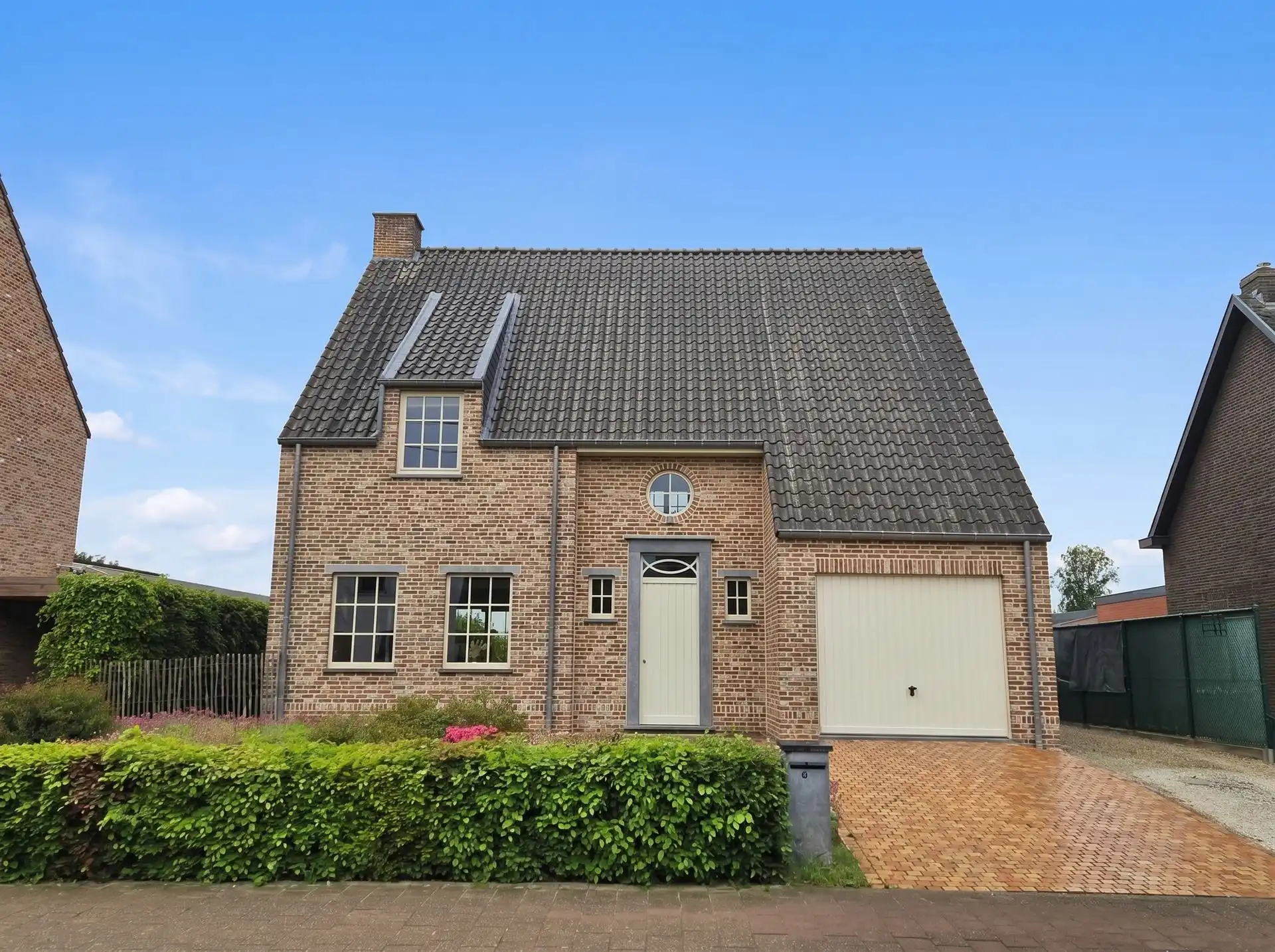 Rustig gelegen pastorijwoning met prachtige tuin in Booischot foto {{pictureIndex}}