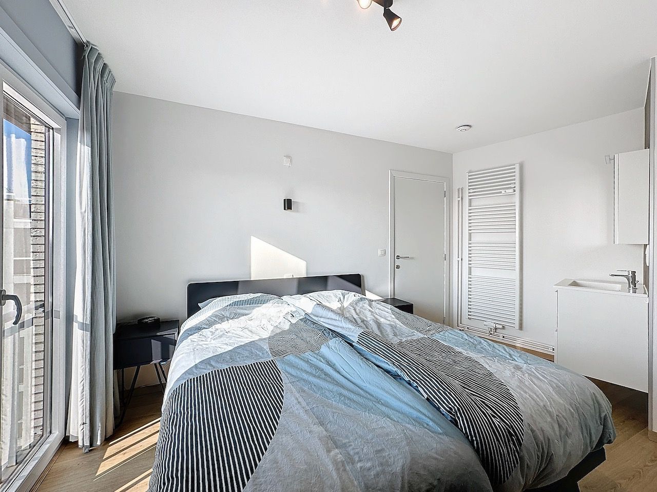 Zeer goed gelegen, vernieuwd appartement met zijdelings zeezicht foto 10