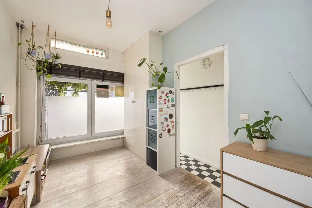 Instapklare woning met groene tuin foto 12