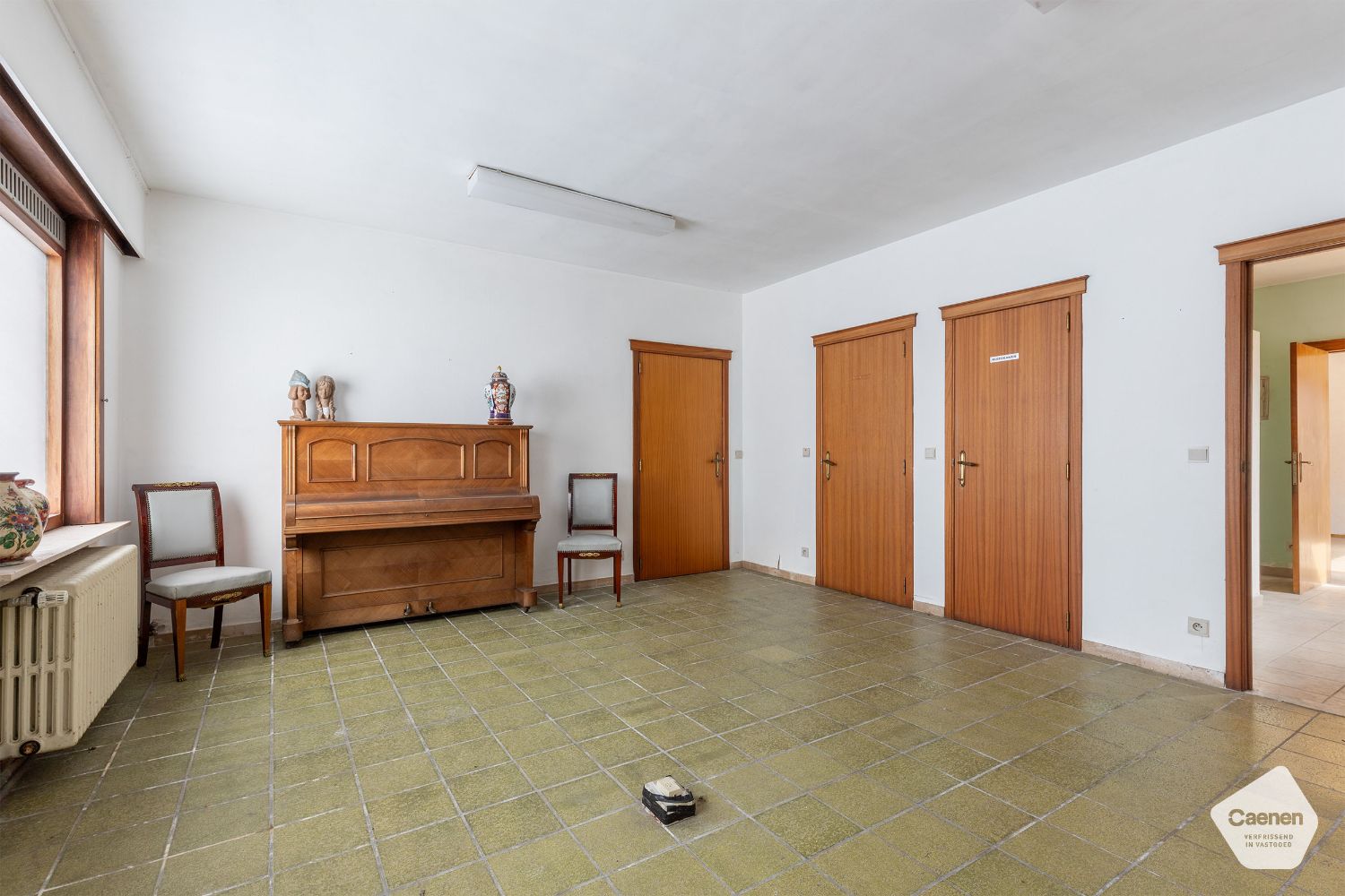 Wonen en werken in het hart van Ruddervoorde ! Deze woonst omvat 5 slaapkamers & 2 garages! foto 8