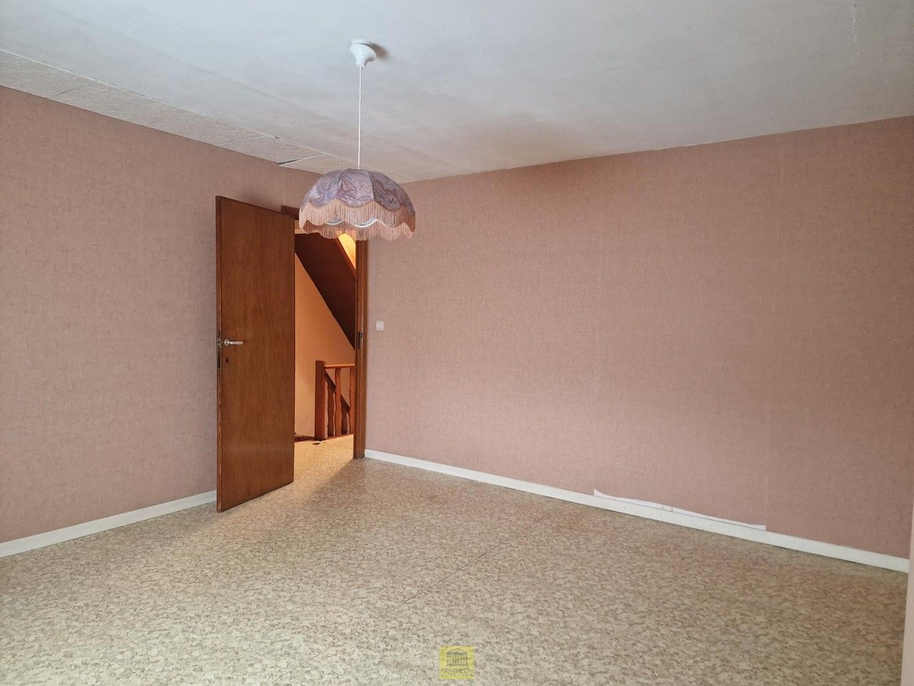 Rustig gelegen gezinswoning met 4 slaapkamers, garage en ruime zolder (= extra kamers) foto 17