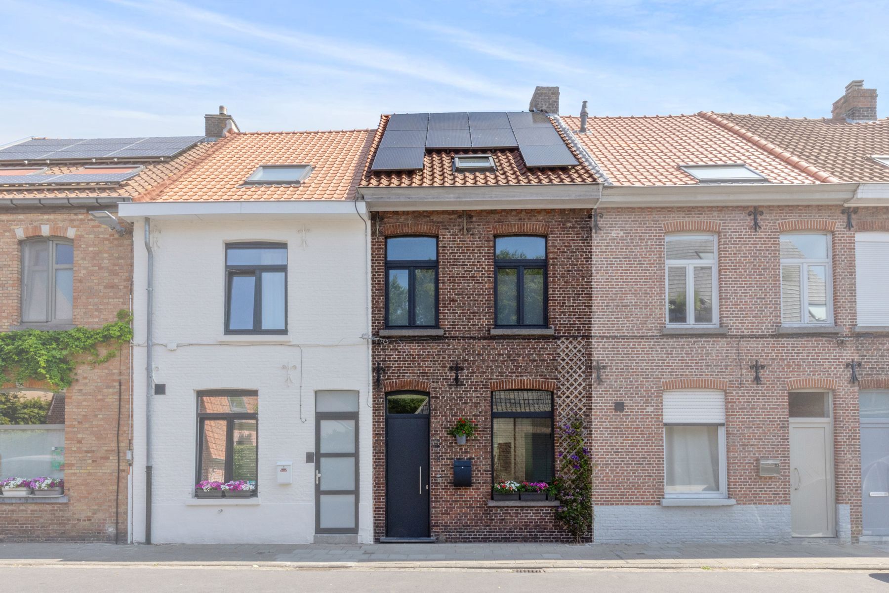 Lichtrijke, modern afgewerkte woning met grote tuin!  foto 2