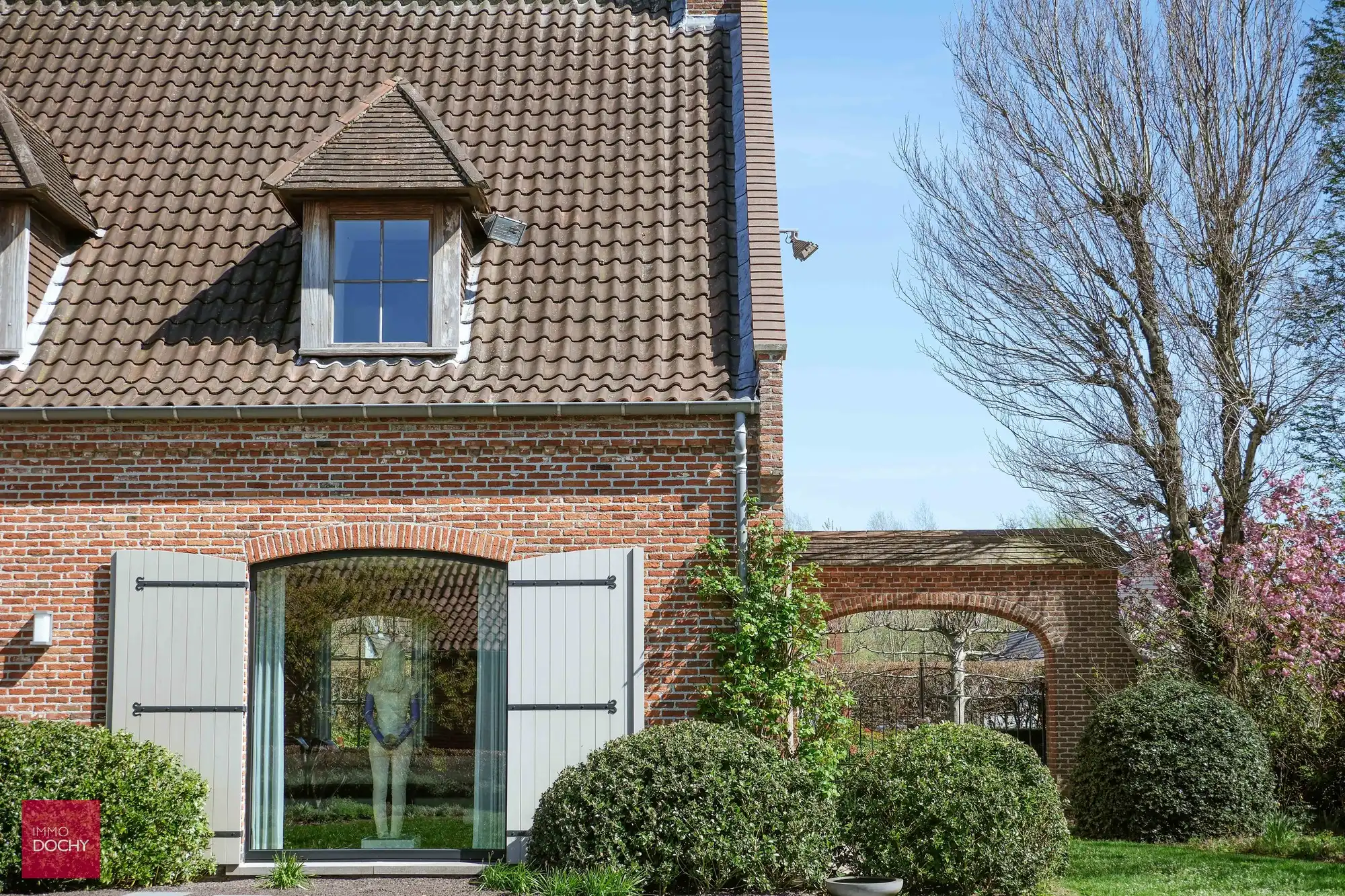 Instapklare ruime villa met grote garage en bijgebouw foto 20