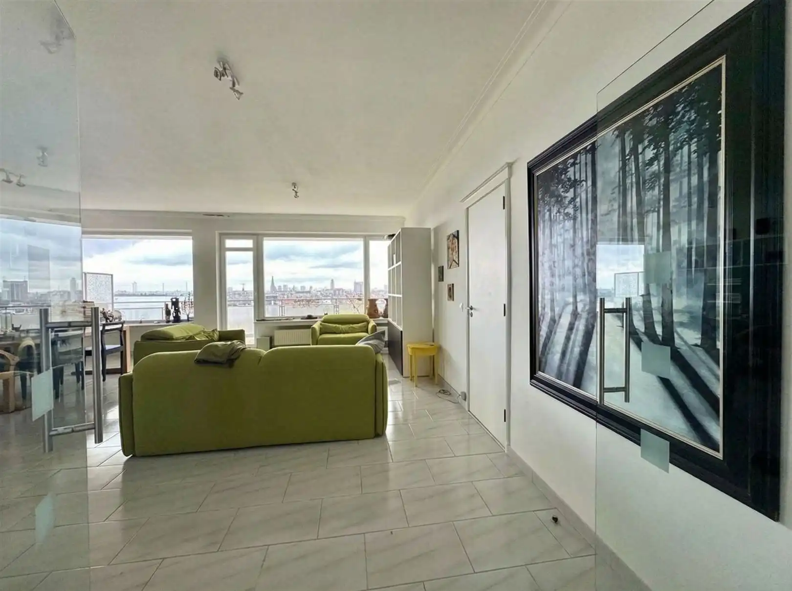 Gemeubeld hoekappartement (12e verdieping) met 3 slaapkamers foto 10