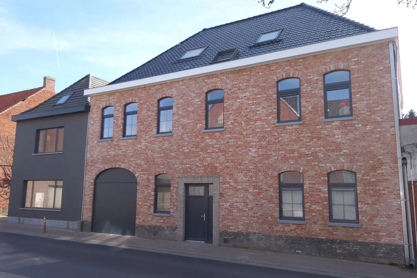 Knusse woning, centraal gelegen te Oedelem. foto {{pictureIndex}}