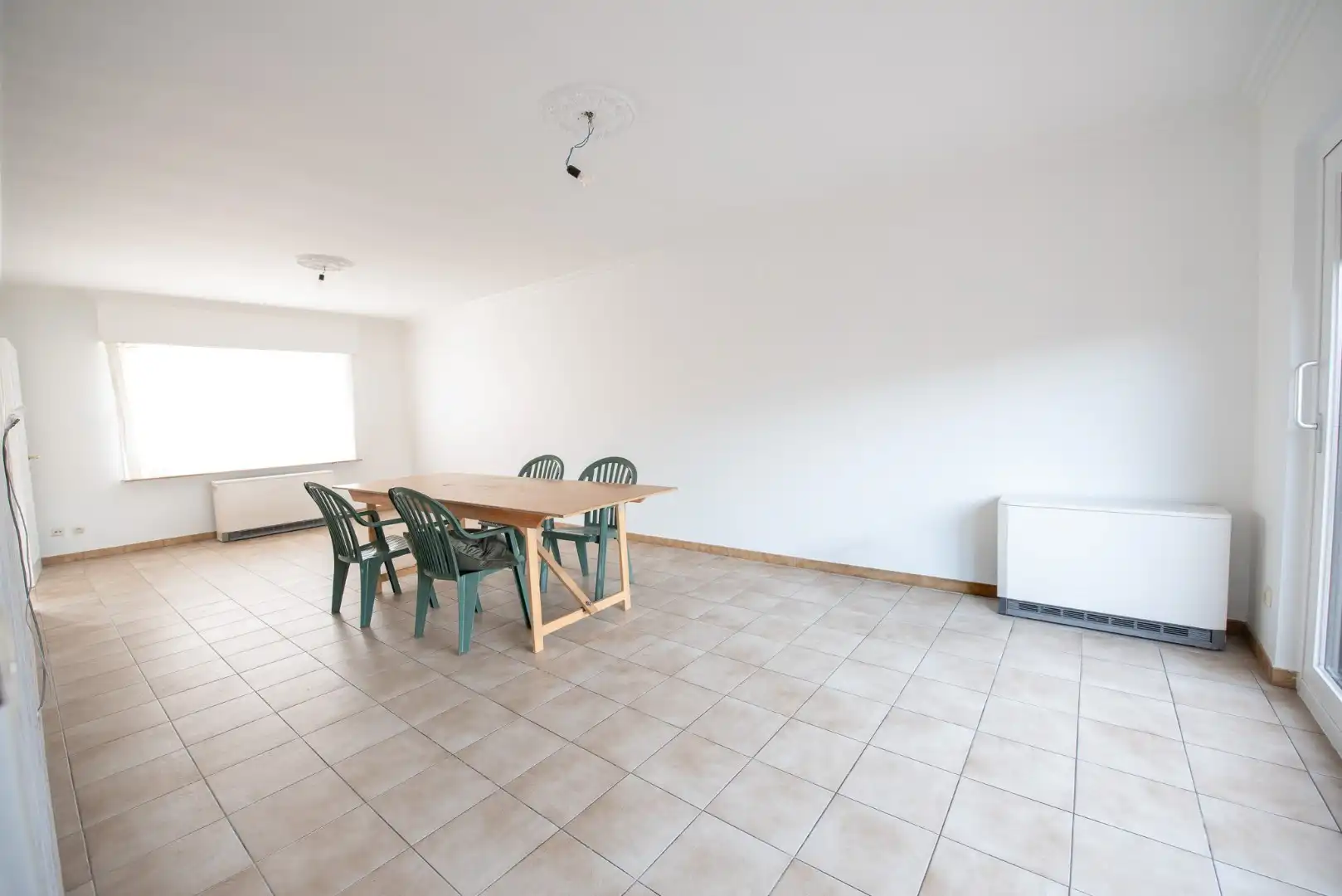 Instapklare woning met tuin en 2 garages in Oeselgem. foto 3