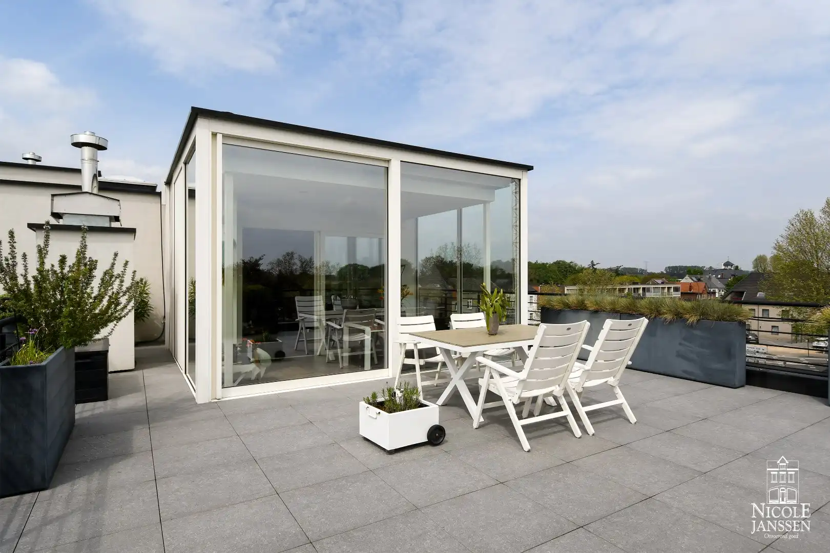 Royaal penthouse met twee slaapkamers, twee terrassen en drie autostandplaatsen foto 24