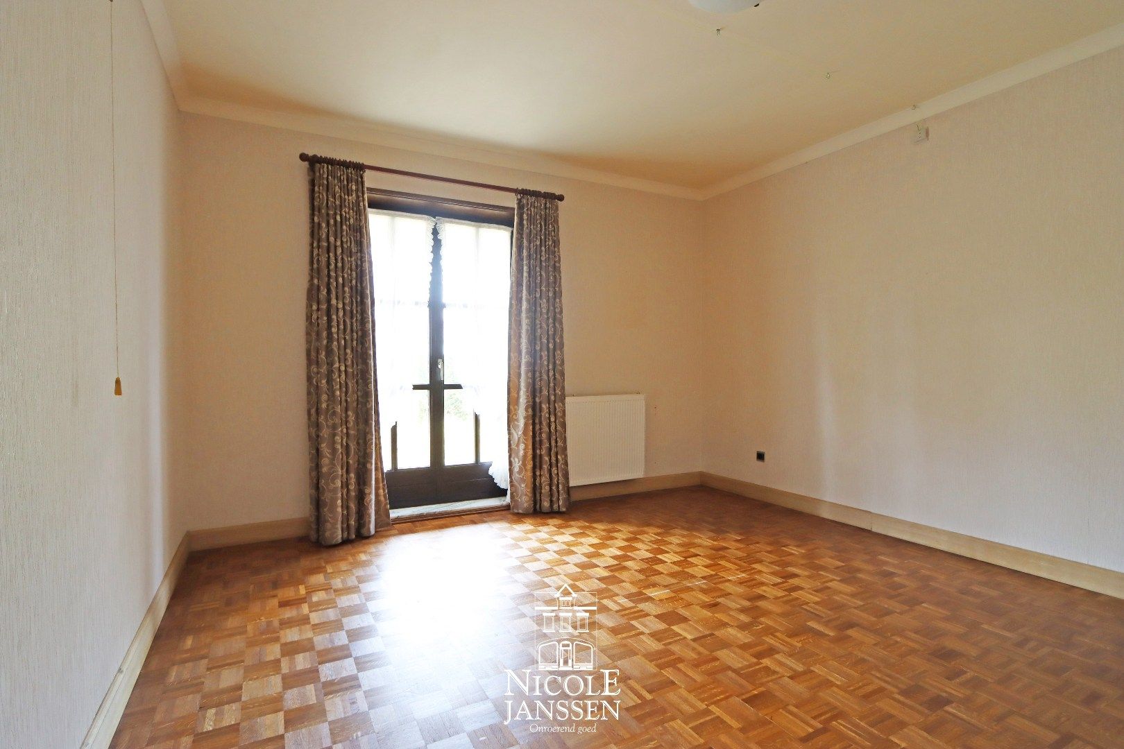 Ruime woning met grote kelder  foto 13