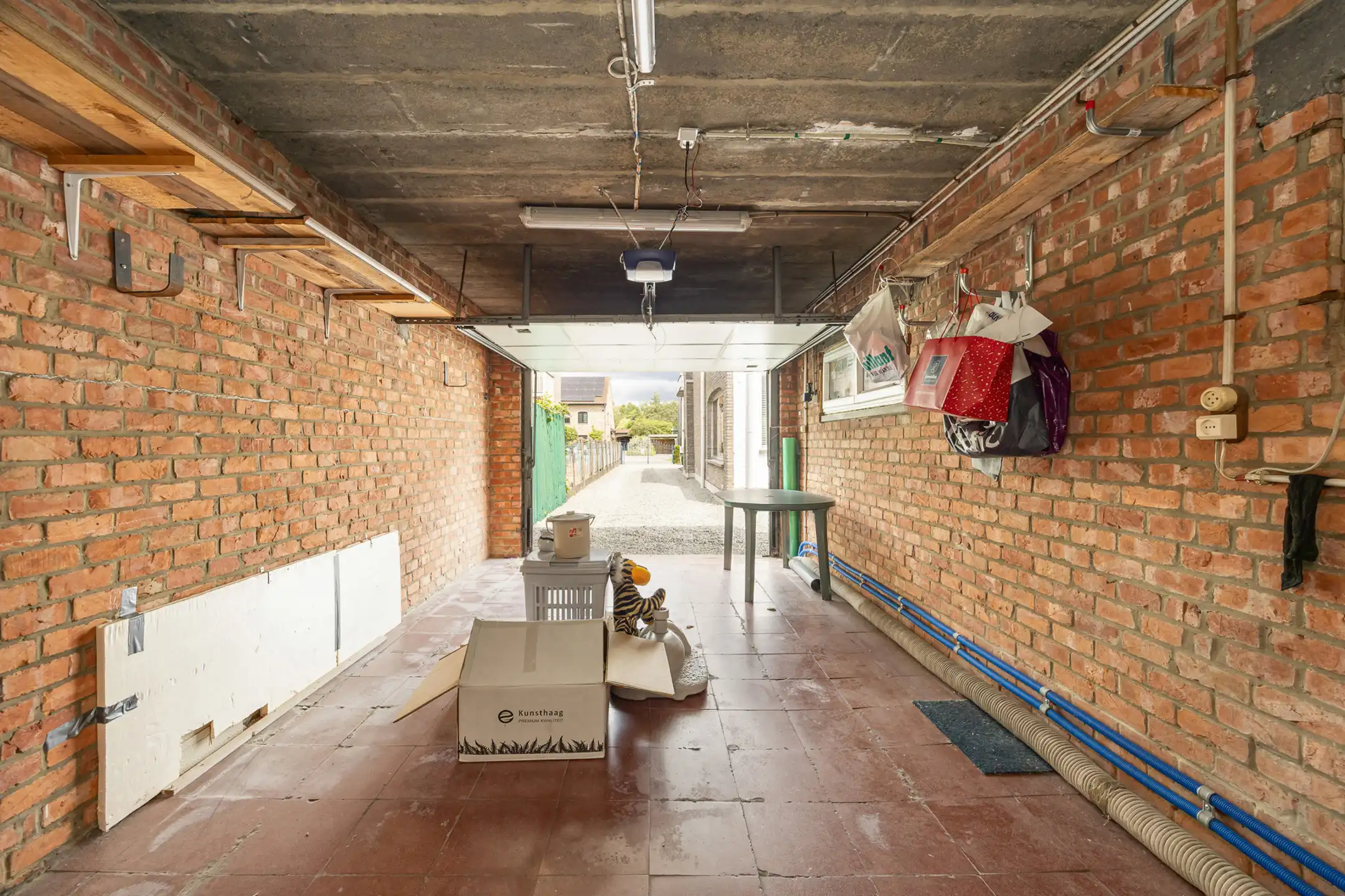  Halfopen bebouwing met tuin en garage foto 20