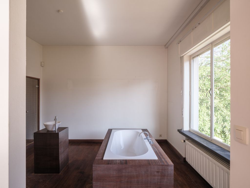 Voormalige dokterswoning met praktijkruimte en stadstuin foto 12