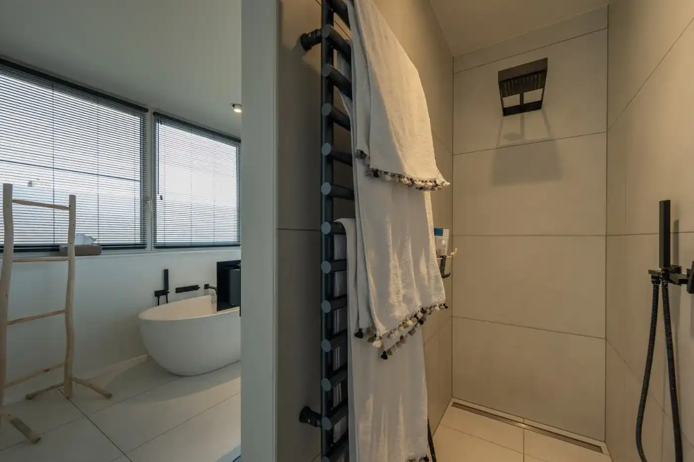 Lichtrijke bel-etage woning nabij van het Oosthoekplein in Het Zoute foto 15