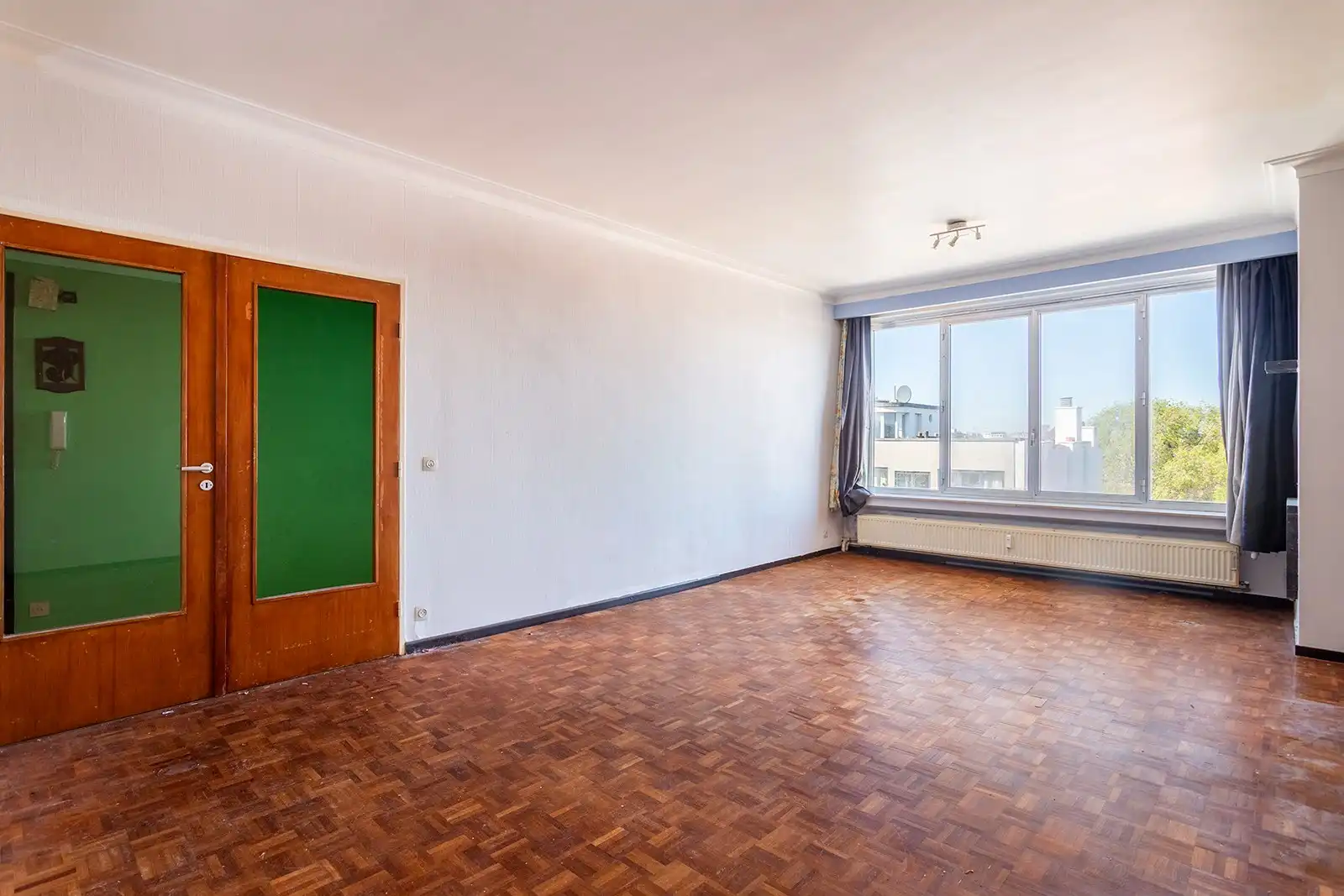 Ruim en licht appartement met 2 slaapkamers foto 2