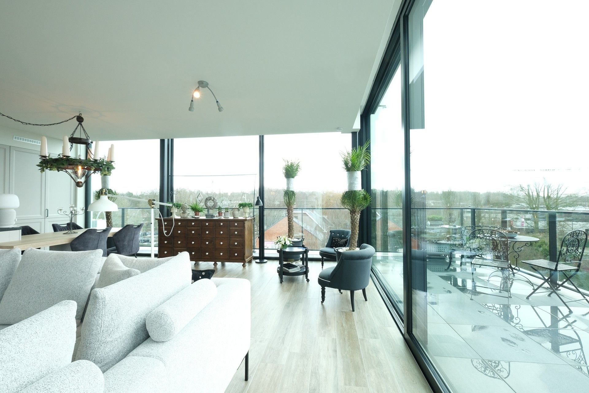 RECENT PENTHOUSE 150M² MET 2 SLP EN RUIM TERRAS VAN 80 m² NABIJ CENTRUM. foto 4