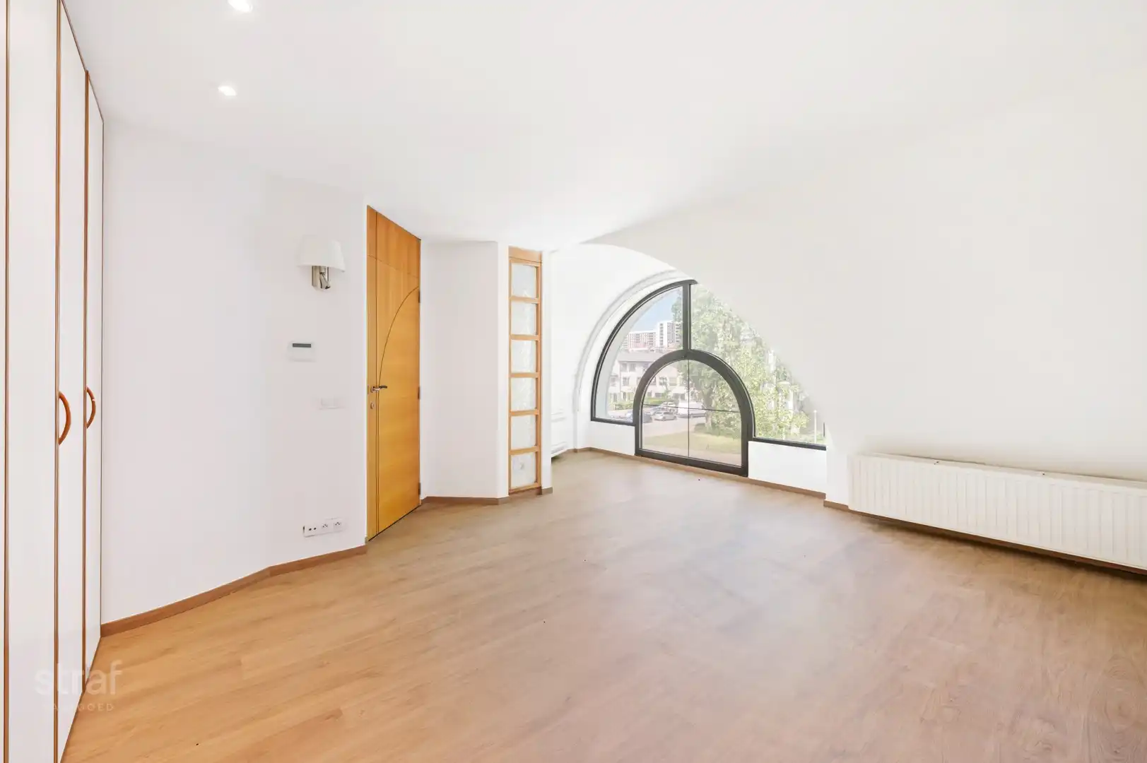 Ruim (en ook groot) huis op Linkeroever&nbsp;met praktijkruimte/ studio foto 16
